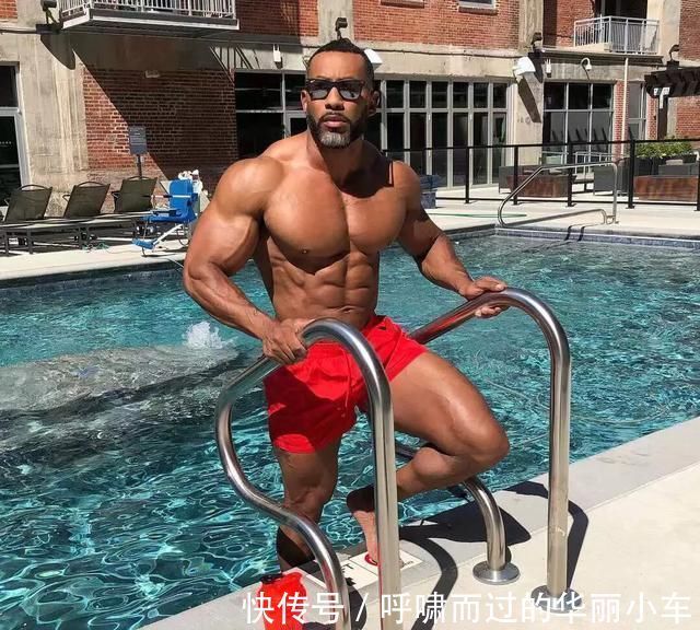 大臂|靠饱满胸肌成为世界冠军享誉健身圈塑造胸肌无关动作需要细节