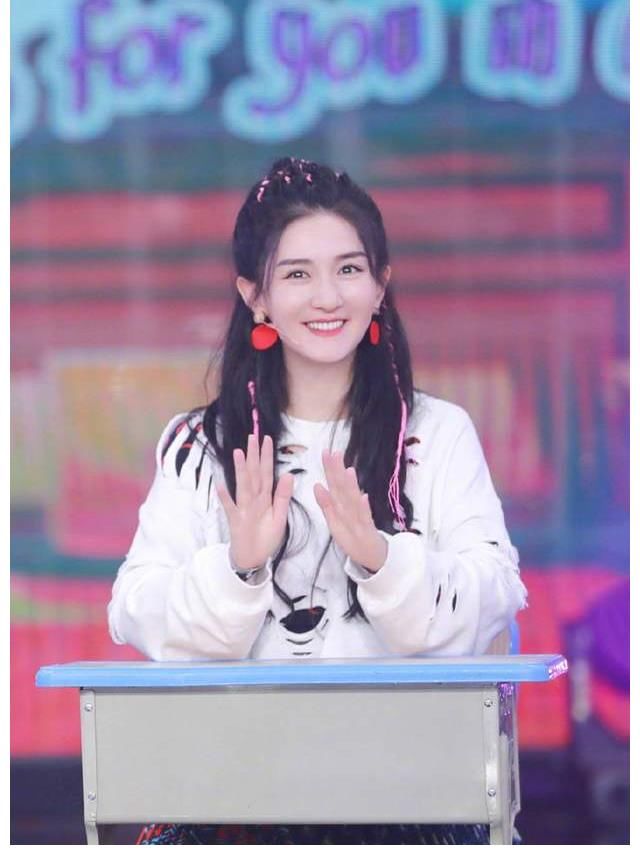 芒果|谢娜回归似乎反响平平,网友吐槽“本以为来救场,谁想却是砸场”