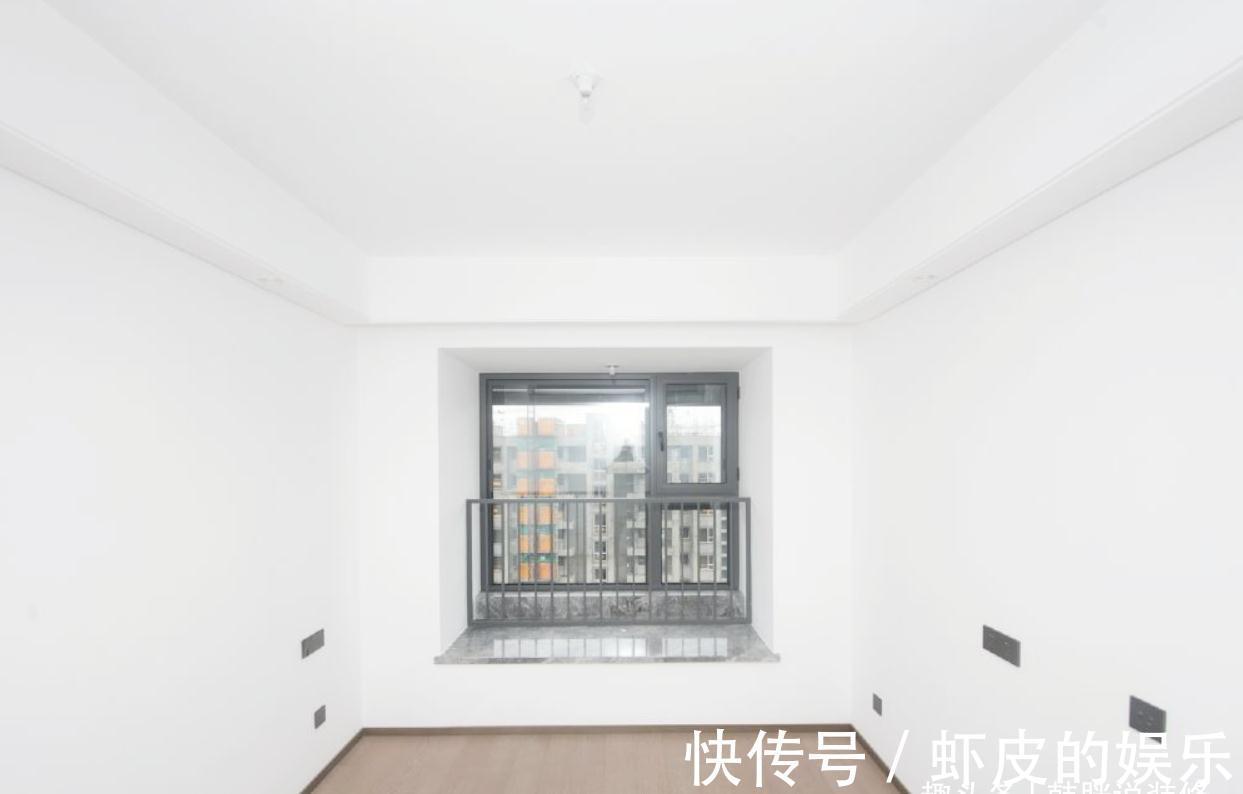 卧室|140㎡坚持穷装，光秃秃的大白墙，不做任何收纳，省钱到了极致