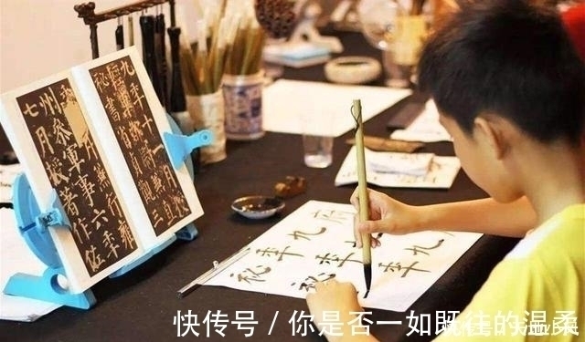 印刷体|9岁男孩写出“印刷体”,老师都不忍打叉,网友:别人家的孩子