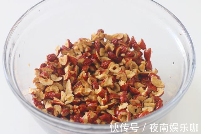 香甜|东北粘豆包的懒人做法，晶莹剔透，软糯香甜，刚出锅就吃了仨