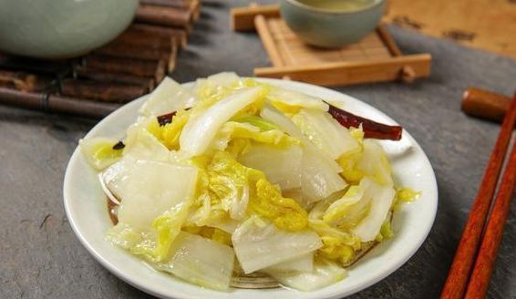 鲫鱼豆腐汤|小寒了,老一辈人都知道,这5种宝贝要多吃,驱寒暖胃,补养一冬