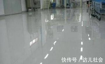 装修|家里装修不要再铺瓷砖了,如今流行铺这种代替,美观又省钱