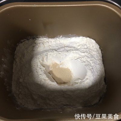 用这个技巧做#福气年夜菜#椰蓉吐司，味道好吃极了