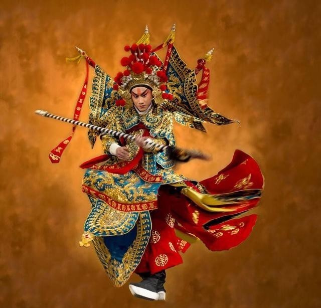 古代武将真像戏剧中那样有护背旗吗?为何要插上它,有啥作用?