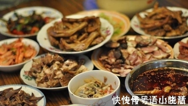 除夕年夜饭,每家每户都不一样,看到这10桌年夜饭,您符合那个?