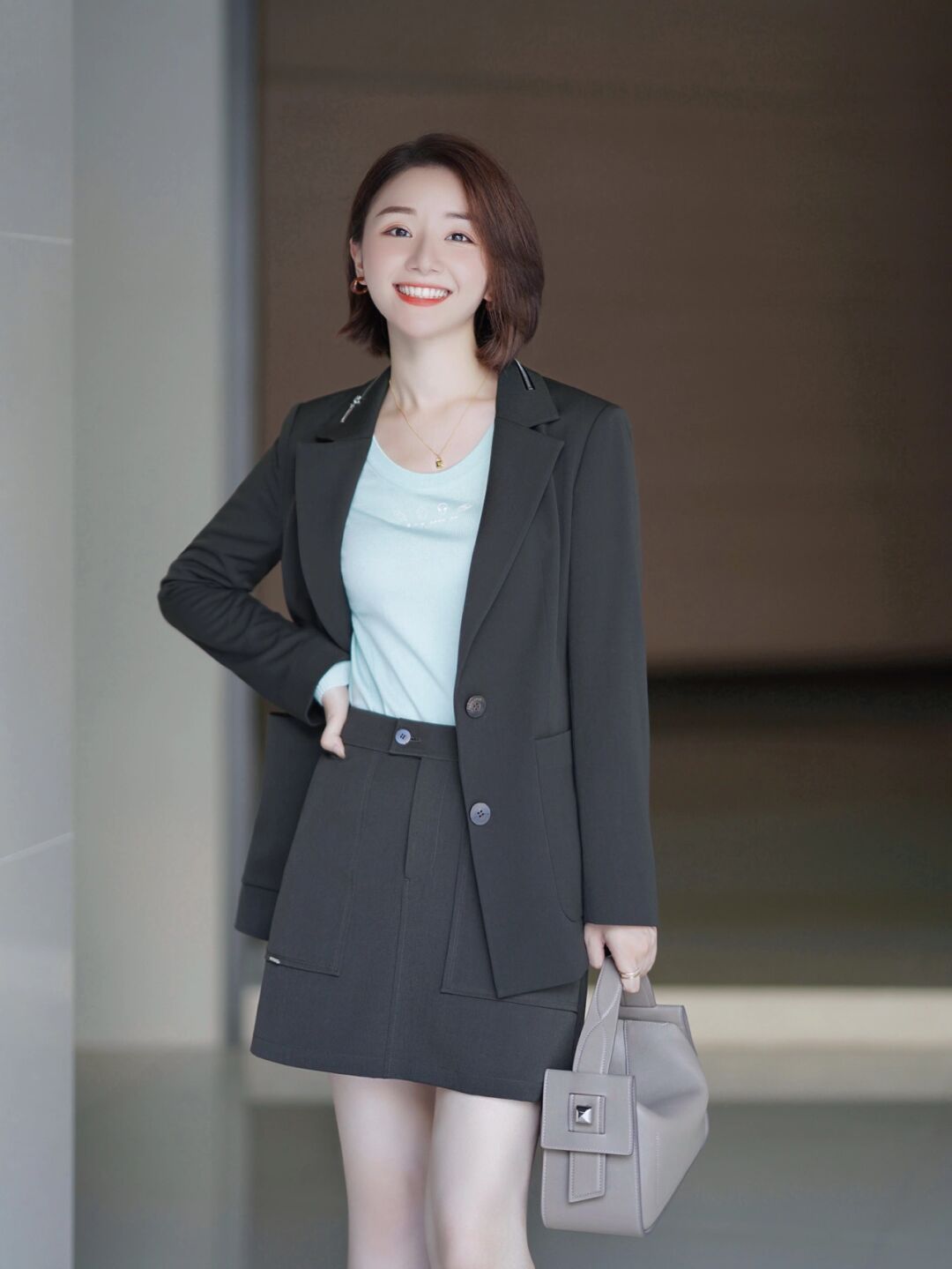 西服套装|时髦女人都不会乱穿衣,看看这些穿搭技巧,让你气质翻倍又洋气