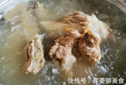 炖骨汤|炖骨头汤,只需这3料就够了!汤浓白味道鲜,无腥味还不油腻!