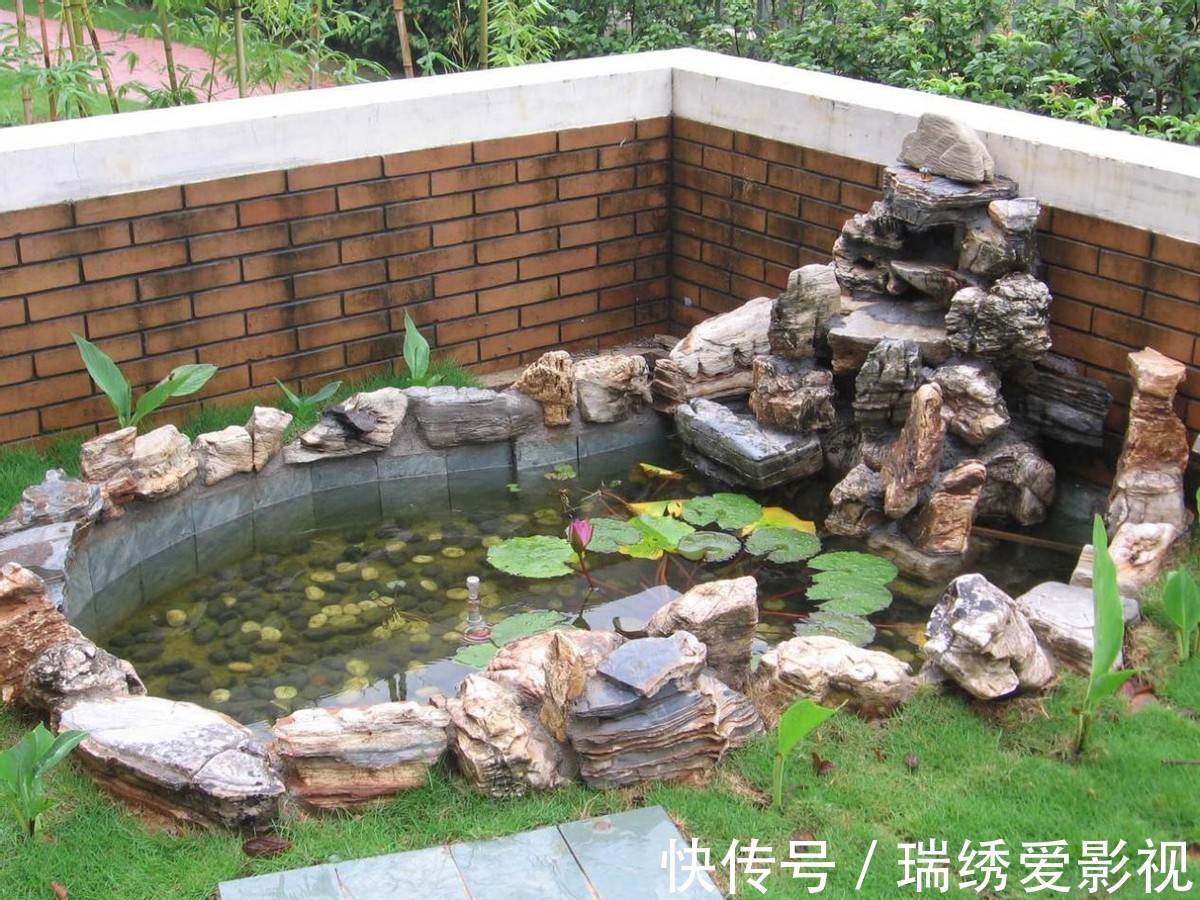 庭院|后悔在院里挖鱼池了,真不如设计一面水景墙,潺潺流水,意境满满