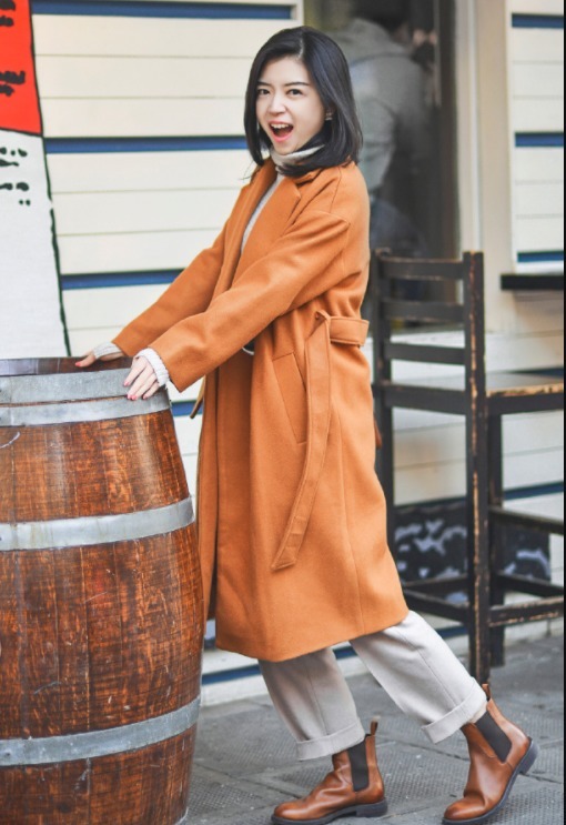 三木 论大衣穿搭我只服三木，这些搭配简洁利落又高级，优雅大气