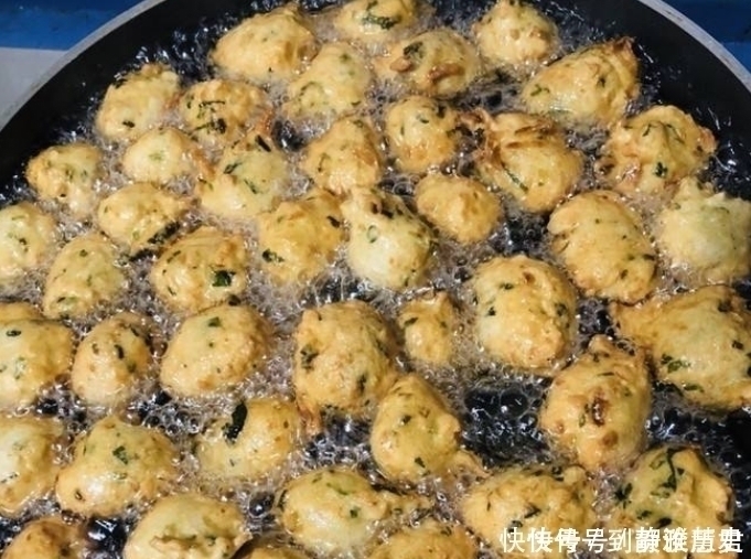 样料|炸素丸子,只加面粉就错了!多加一样料,丸子焦香酥脆,外焦里嫩