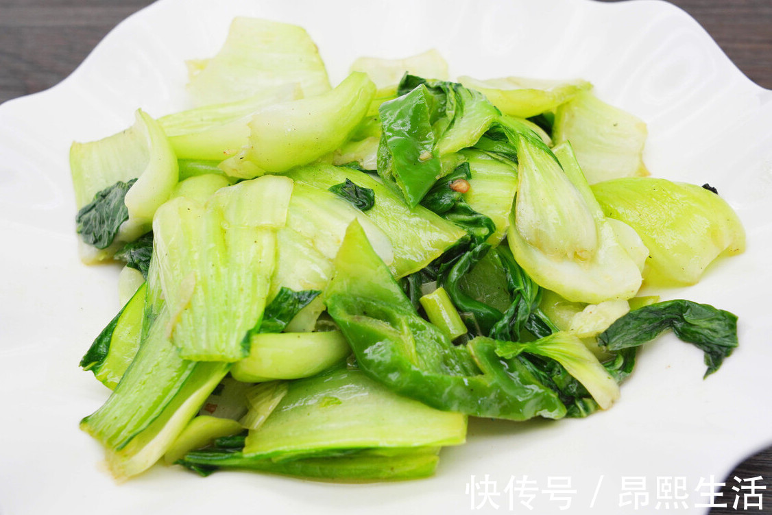 鲜香|无论炒什么青菜,直接下锅炒是错的,牢记这3步,青菜翠绿又鲜香