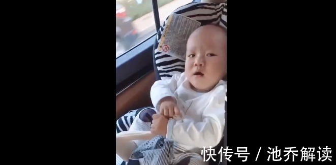 孩子|宝宝想脱袜子,费了九牛二虎之力终于成功了,心疼袜子一秒