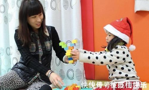 危险品|三胞胎姐妹“纸巾大战”,现场一片狼藉,宝妈:能塞回去俩吗?