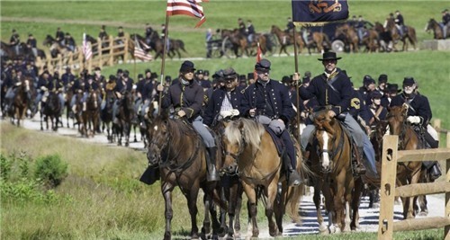 战争|60岁老父亲目睹儿子遭杀害,孤身持枪踏上复仇路,狙杀130名士兵