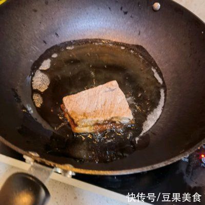 绵白糖|我这样做梅菜扣肉，家人都爱吃