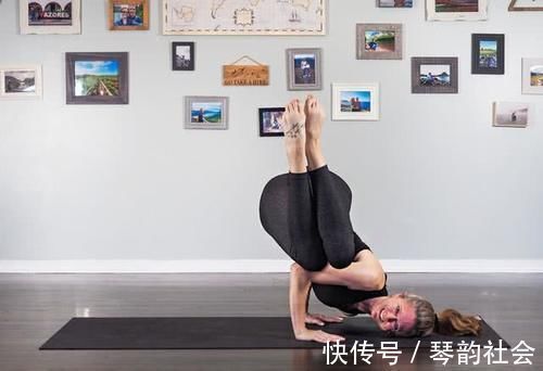 垫子|一个不太常见的瑜伽体式，挑战核心和手臂力量，你解锁了吗