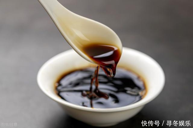 蒸鱼豉油提鲜味美,不是买回就能用,大厨教你酒店的秘制调配方法