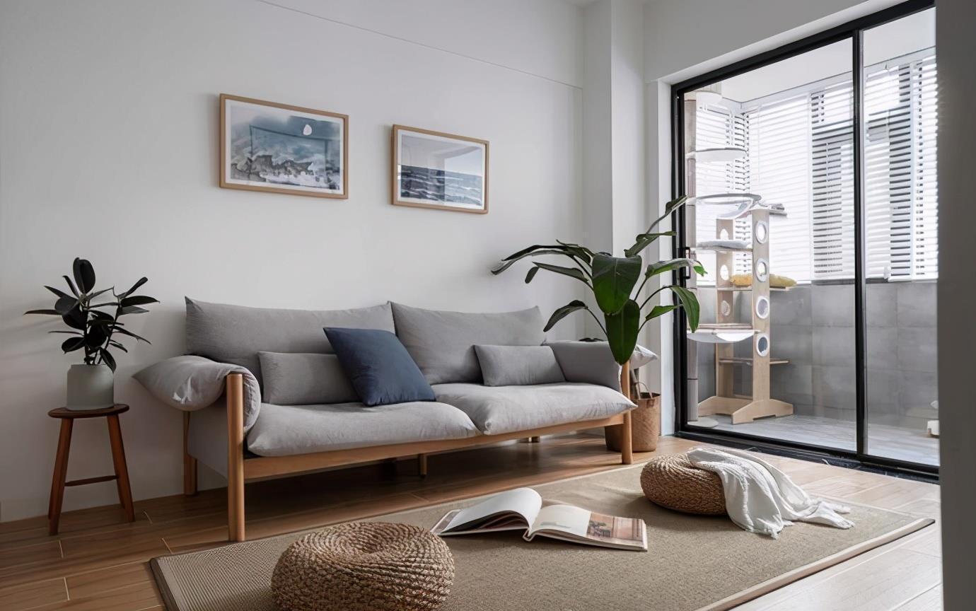 实木|邻居的小一居，每寸空间不放过，整面墙的餐边柜时尚大气，真实用