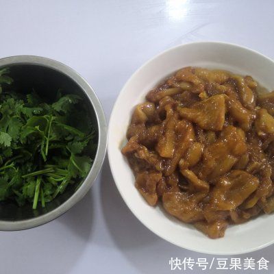 孜然粉|鸡胸肉这样做老好吃了-孜然鸡肉片