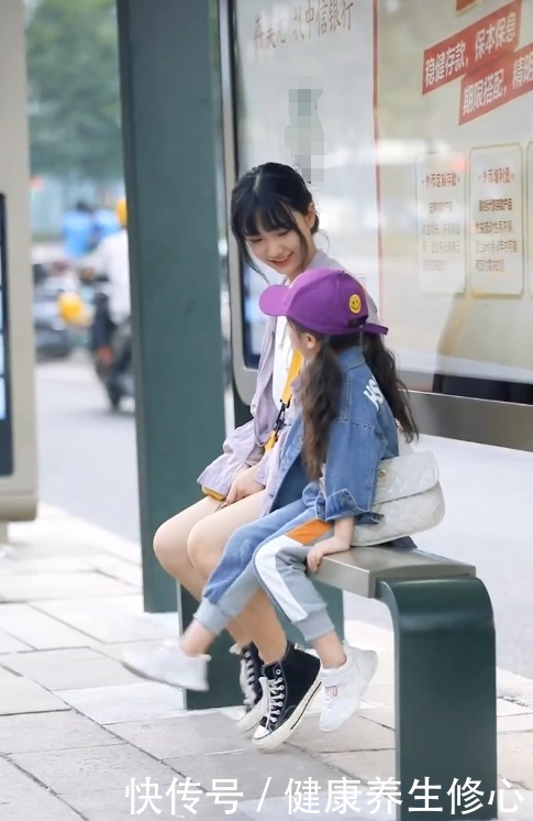 时尚|大美女和小美女，你们在聊什么