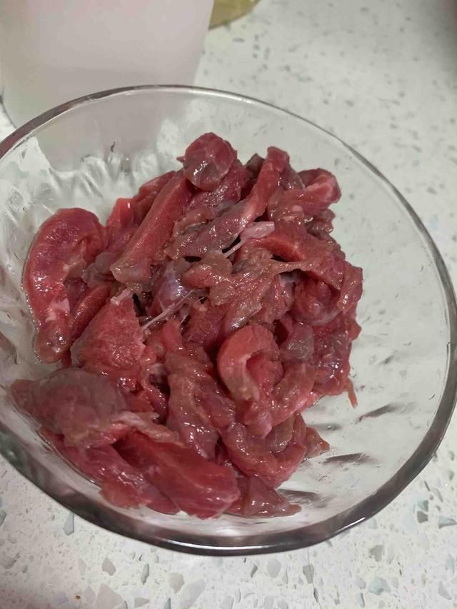 适量|在家做炒面,要是这样炒,面条更劲道,再也不粘锅