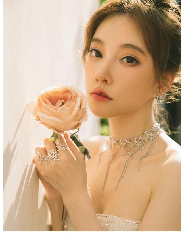 首登綜藝表現(xiàn)引起熱議！馮提莫攜單曲現(xiàn)場(chǎng)回歸