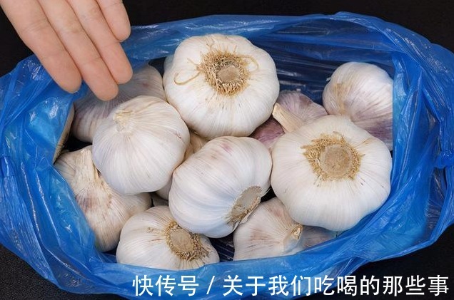 才知道大蒜保存很简单，放半年也新鲜，不霉不瘪不长芽，太实用了