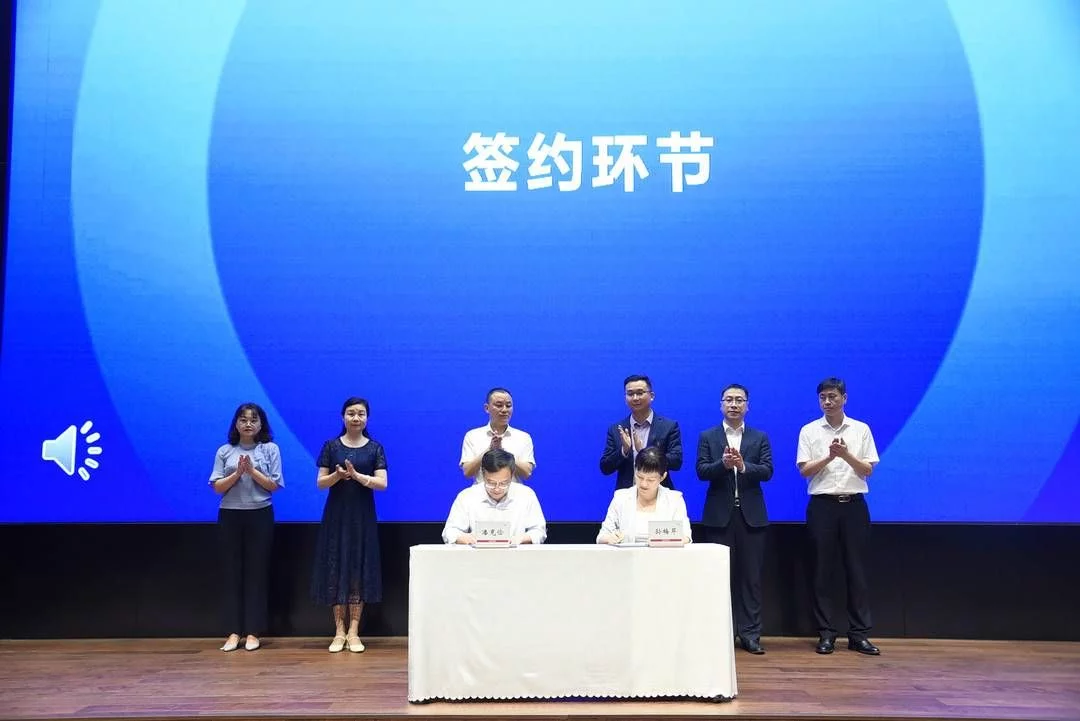 奔走相告（成都医学院）成都中医药大学研究生院 第4张