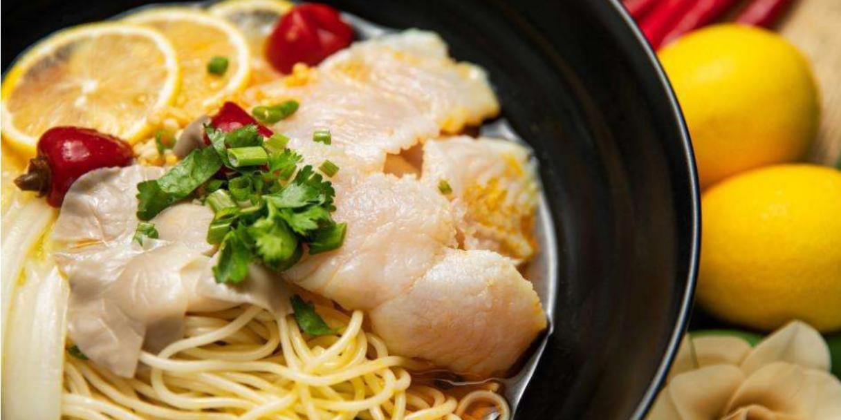 “红楼梦”之龙凤锅，其味醇香，令人垂涎