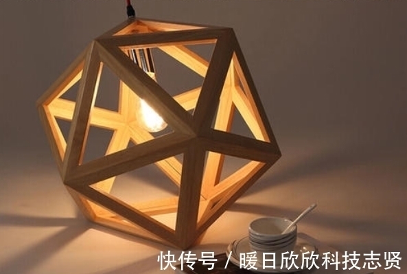 饥饿@展览会上85万一根的香蕉,被饥饿游客一口吃掉,结局如何?