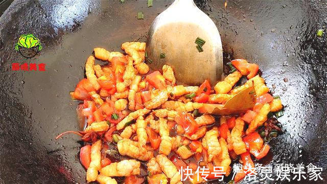 面条别再水煮了,换种新吃法,比凉拌的好吃百倍,我家一周吃5次