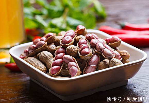 中老年人|晨起第一件事不是喝水,空腹吃几粒花生米养胃又益健康,疏通血管