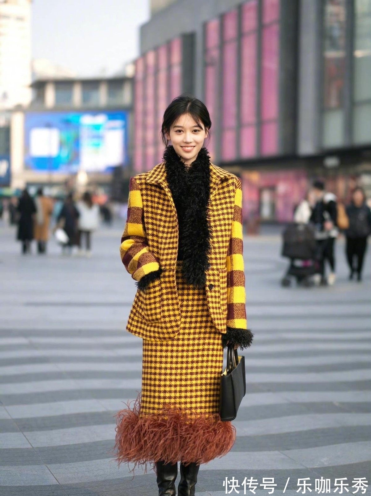 外套 中年女人如何成为撞色高手,学会这八种搭配示范,时尚感轻松翻倍