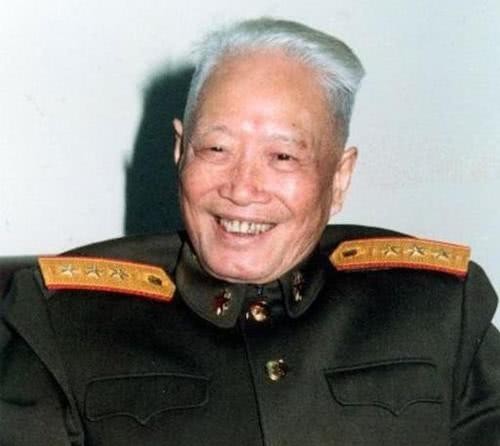 黄克诚|这个小兵,差点被师政委误斩,又被师政委相救!后军职比首长还高