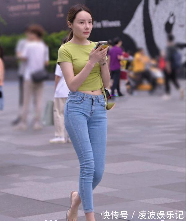 上衣|牛仔打底裤搭配绿色上衣，做到很独特，带来不一样的乐趣