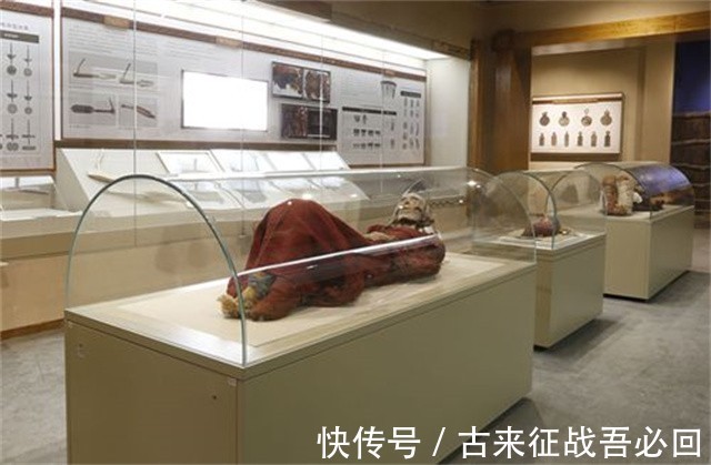 罗布泊|新疆古墓挖出千年干尸,骨骼纹路清晰,嘴唇还涂着2700年前的口红