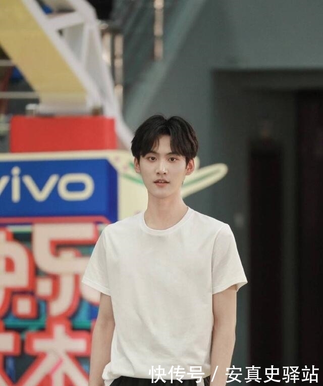 团曲|INTO1快本收视率疯涨破1,刘宇周柯宇受青睐