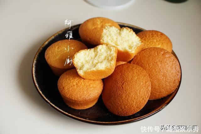 4个鸡蛋，1碗面粉，教你在家自己做老式鸡蛋糕，再也不用买了