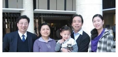 卢中南$庞中华硬笔书法难再风光,笔墨秀逸堪比田英章,网友却说笔法简陋