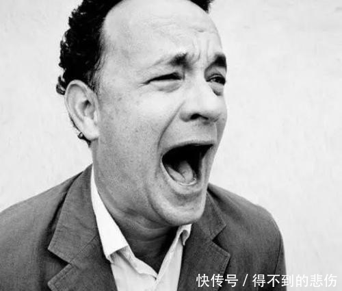 于是说:资源匮乏,印度小哥换奇招,用火理发