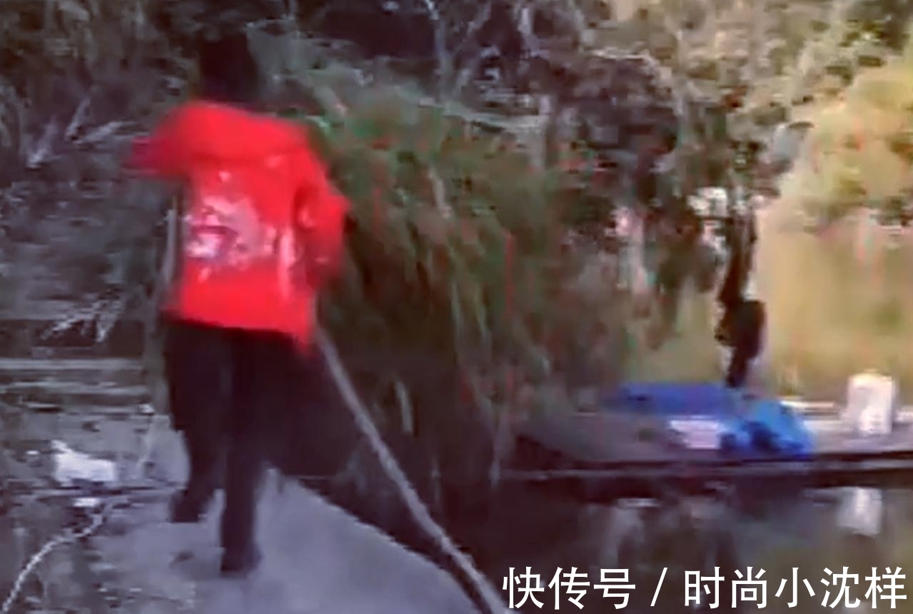 男子钓鱼上瘾,连续垂钓一天一夜后被人“暴打”,网友:不敢拉架