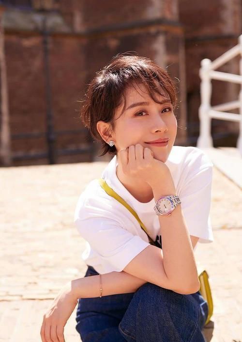 女人40岁后,别乱烫发这3种'短发'不仅减龄,还特别好看