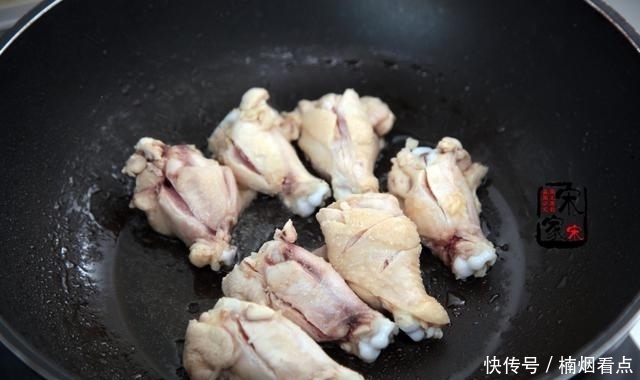 春天最该吃的1道菜,炖一炖就熟,好吃不上火,又鲜又解馋!