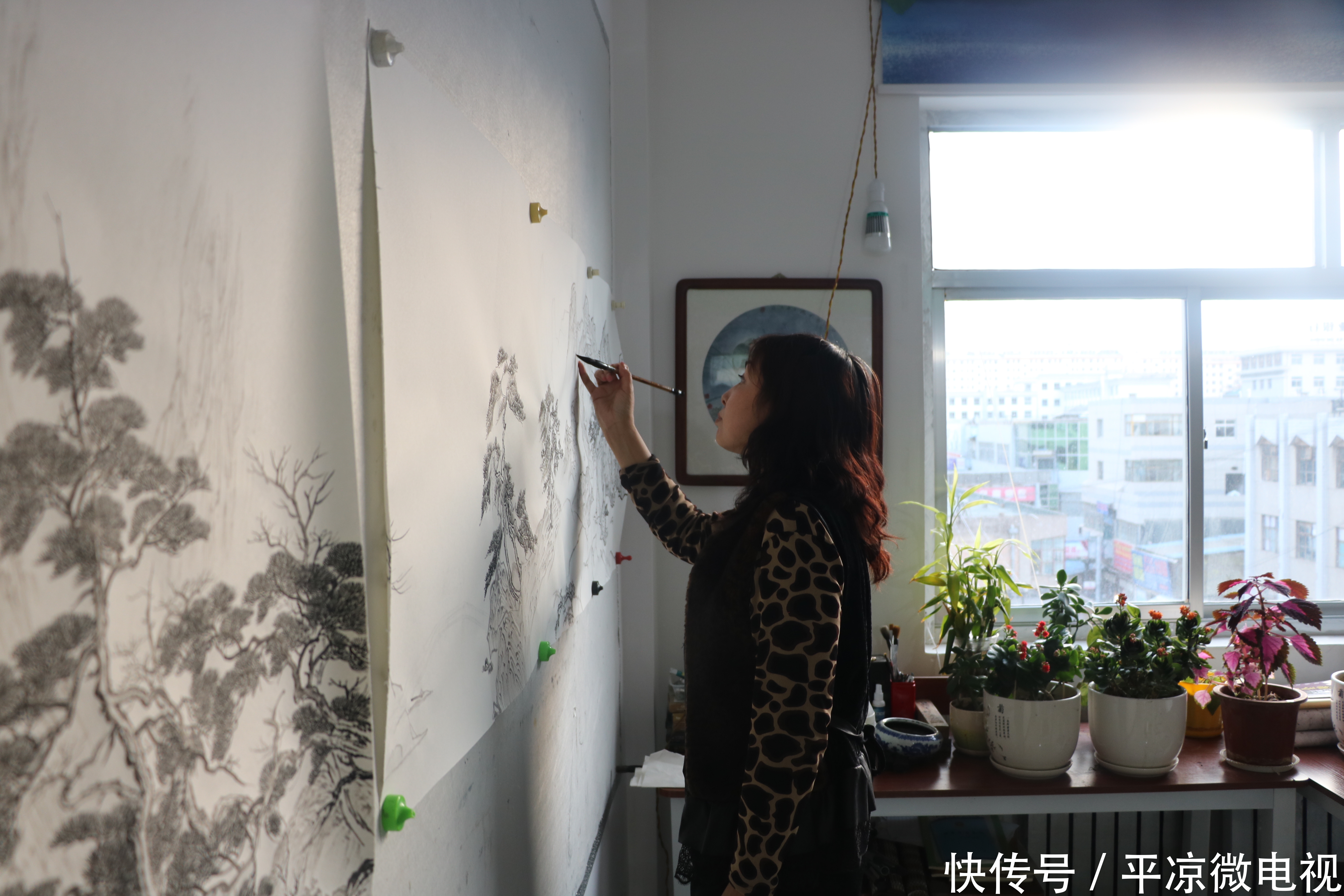 刘雪琴女士山水画深得陈泊清老师手授口传之下进步很快