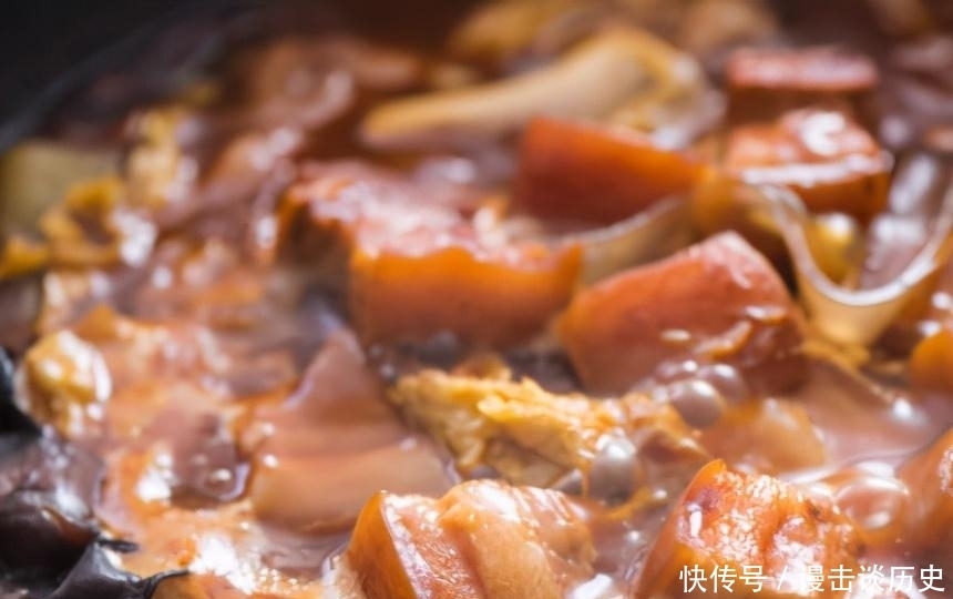 百菜不如白菜,热腾腾地炖一锅,营养又好吃,用汤汁拌饭都是美味