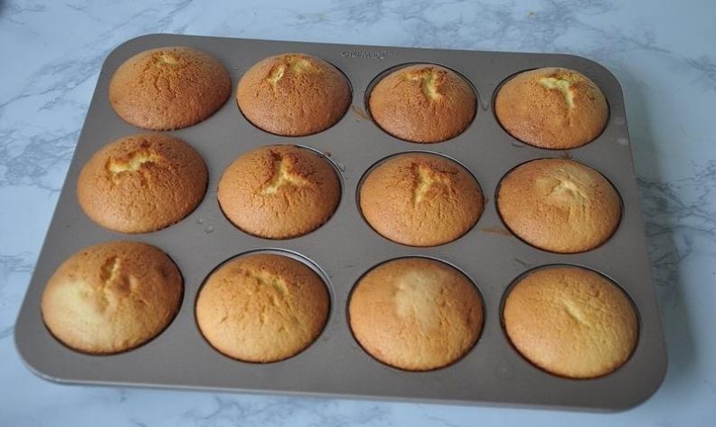 四个鸡蛋一碗面粉,做出妈妈爱吃的蜂蜜蛋糕,的确是小时候的味道