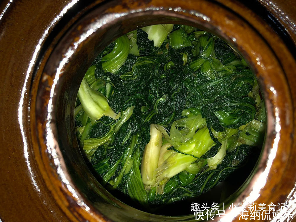 制作梅干|9月,此类菜不怕过期,一次买20斤做成梅干菜,炖肉做馅都特香