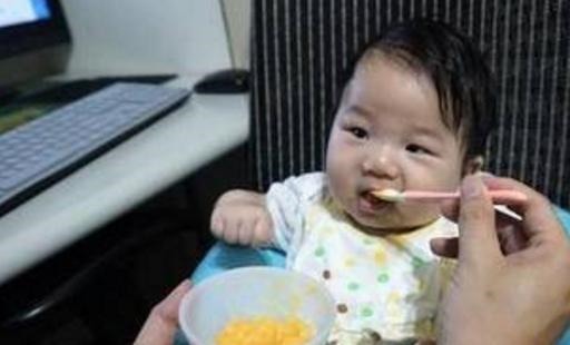 孩子|8个月孩子肠坏死,原因竟是吃错辅食,这3种食物尽量别给娃吃