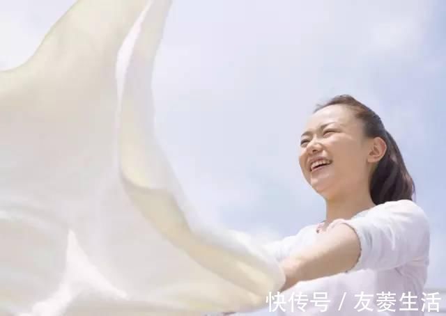 羽绒服再也不用出去洗，教你一招立刻弄干净！